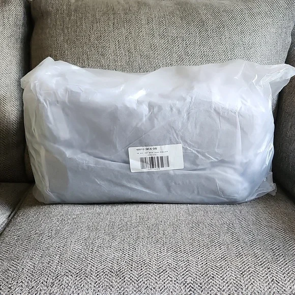 VSX Beautiful and Spacious Black Duffel Bag. FINAL PRICE 🖤 (ONLY 1 LEFT) - Picture 4 of 5